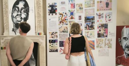 LGBTI+ : Dire sans mot, une exposition rappelant que l’art peut être salvateur