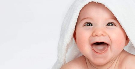 bébé souriant
