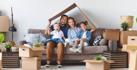famille cartons canapé
