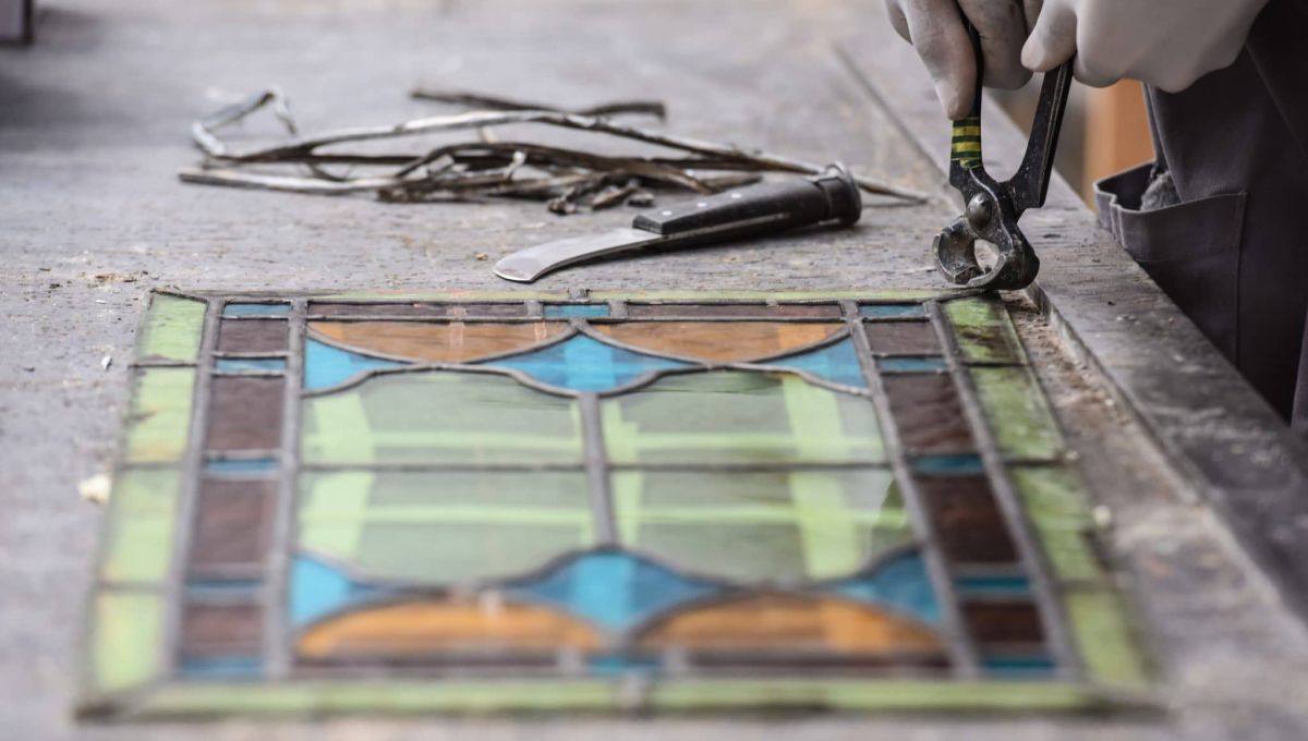 maitre verrier art  vitraux artisan restauration couleur atelier verrerie
