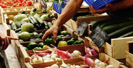 Manger sain, des légumes bio dans les marchés français