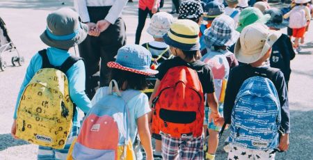Des enfants font leur rentrée scolaire