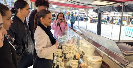 Des collégiens, en stage de 3eme chez un fromager !