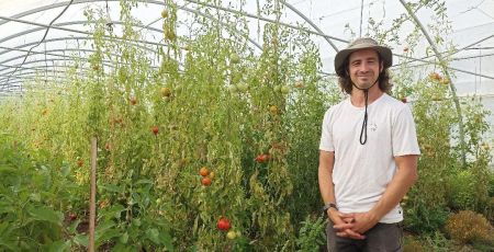 Benjamin Caie exploite la ferme du Plantey près de Bordeaux