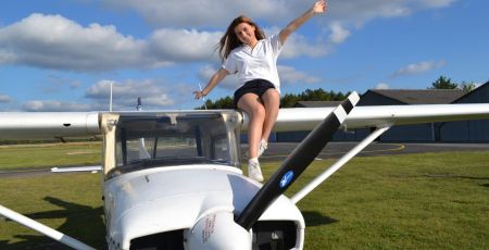 Anaïs va traverser la France seule à bord de son avion à 18 ans