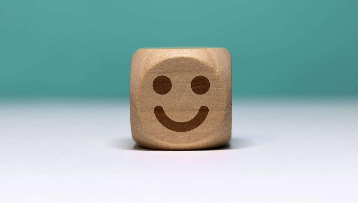Pictogramme smiley sur cube en bois