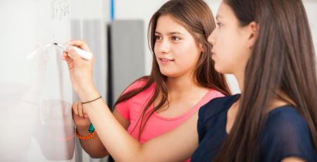 Plan « Filles et maths » : les propositions de l’association Elles bougent