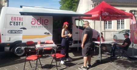 La tournée bus de l'ADIE, pour faire connaitre cette association.