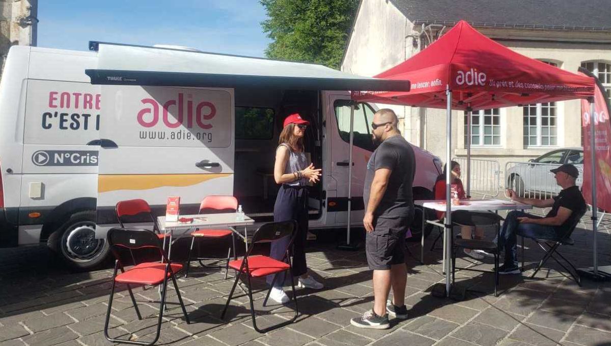 La tournée bus de l'ADIE, pour faire connaitre cette association.