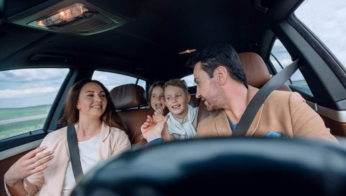 Famille en voiture - crédit photo : ASDF via Adobe Stock