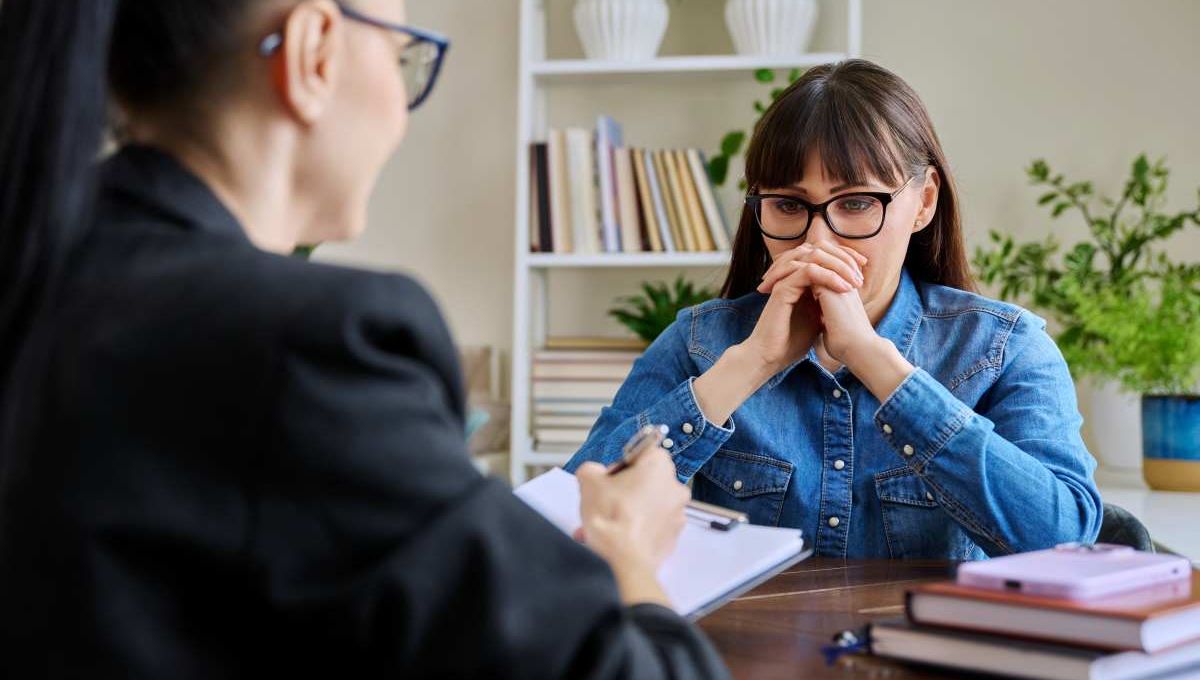 2 femmes dont une stressée - rédit photo : Valerii Honcharuk via Adobe Stock