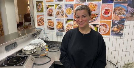 Rebecca cuisine l’un des meilleurs pains perdus de Paris  