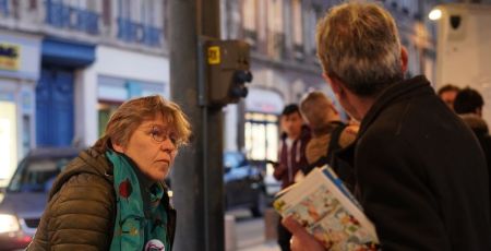 Restos du Cœur : Christine tisse du lien grâce à sa bibliothèque de rue
