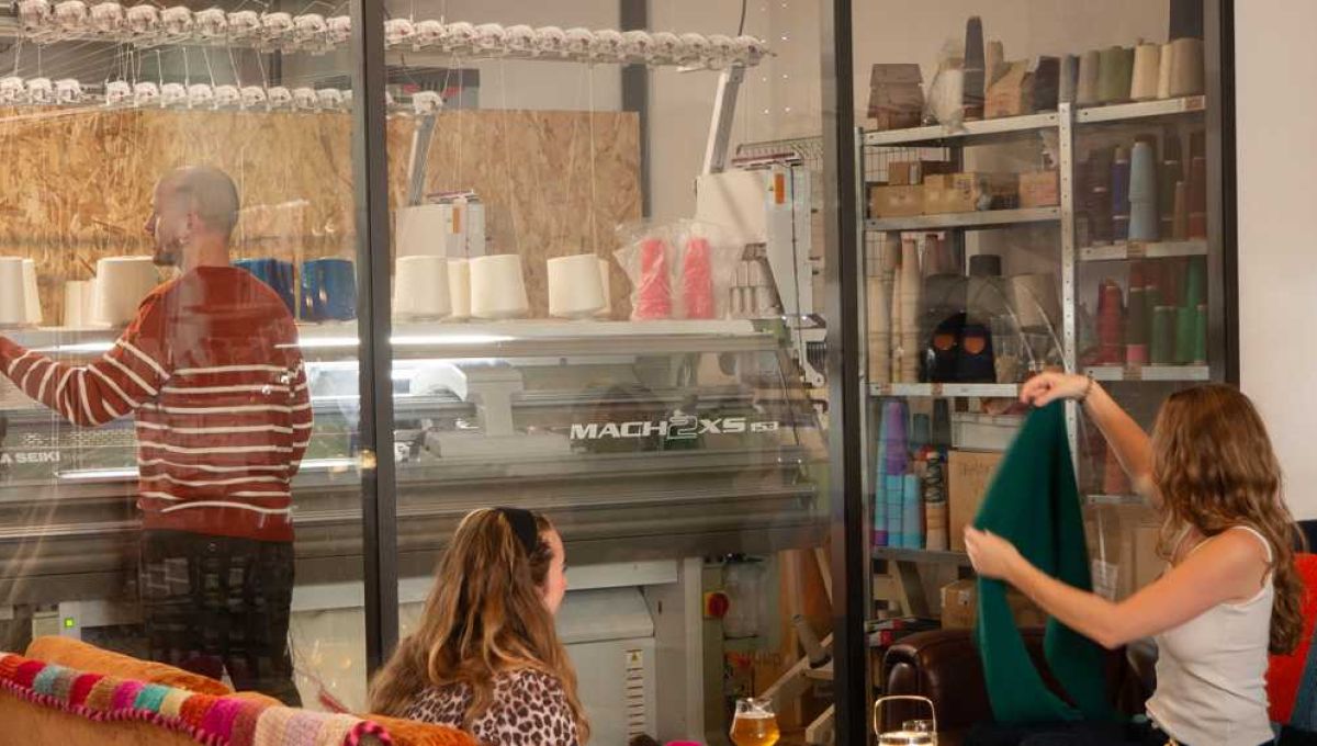 Roubaix : les Trois Tricoteurs, à la fois un café-bar et atelier de tricotage  