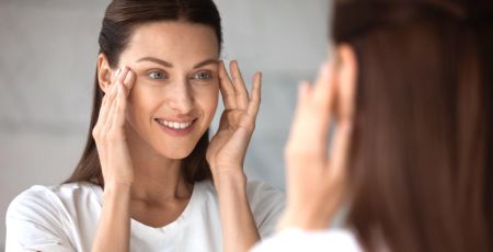 exercices oculaires - crédit photo : fizkes via Adobe stock