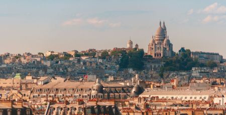 La Halle Saint Pierre se trouve au bien de la basilique du Sacré-Cœur