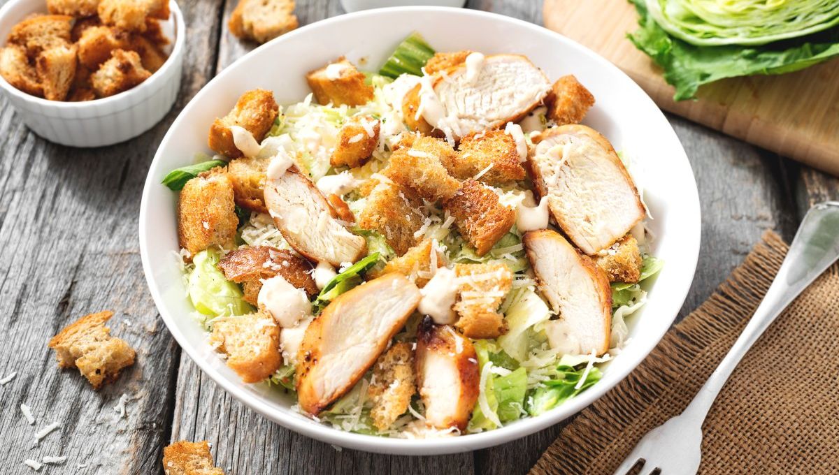 Salade César - crédit photo : Nelea Reazanteva via Adobe Stock