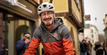 Sylvestre réalise son rêve d’un tour du monde culinaire à vélo