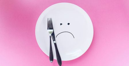 une assiette vide et triste