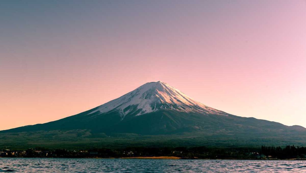 Le Mont Fuji au Japon avec une magnifique couleur.