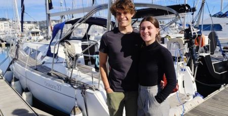 A deux, ils partent pour un voyage d’un an à la voile pour écouter les cétacés