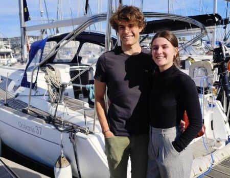 A deux, ils partent pour un voyage d’un an à la voile pour écouter les cétacés