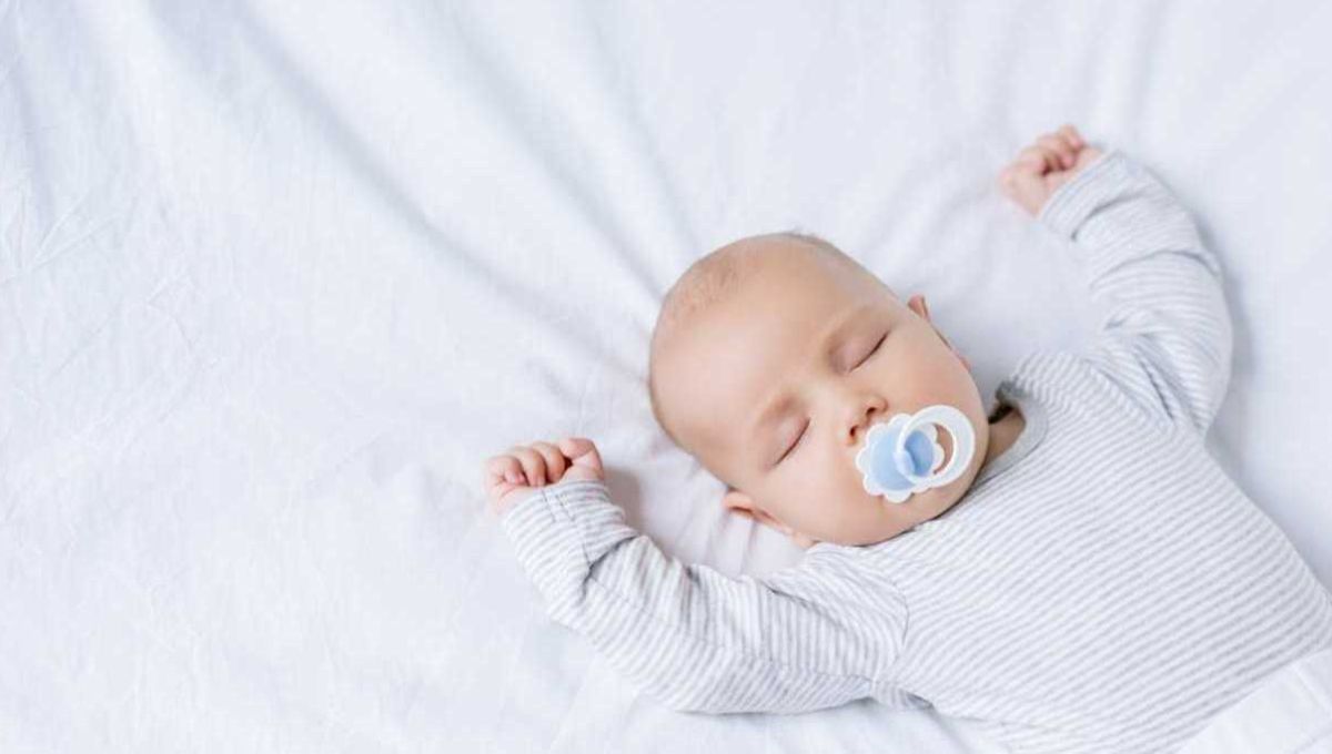 Bébé qui dort paisiblement.