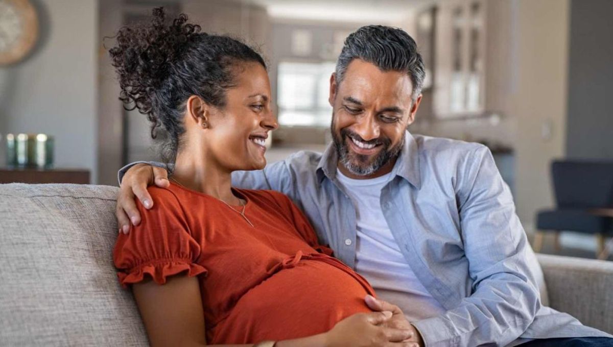 Un charmant couple de futurs parents