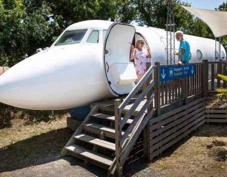 Vacances : Un camping insolite en bord de mer à découvrir en famille cet été