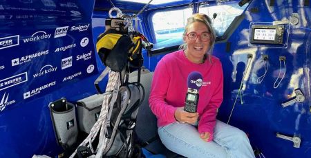 Vendée Globe d’Éric Bellion : Amandine s’occupe de la logistique technique