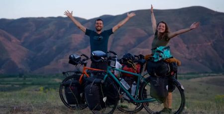A vélo, ils réalisent un voyage culinaire de Lyon à Osaka
