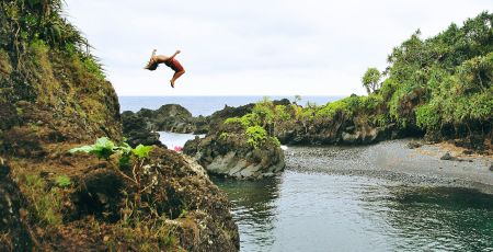 Jérémy Nicollin, vivre de sa passion du cliff jumping