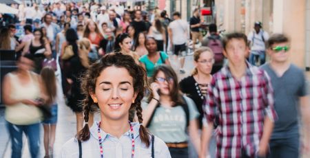 La démocratie permanente permet aux citoyens de s'impliquer dans la vie de leur cité