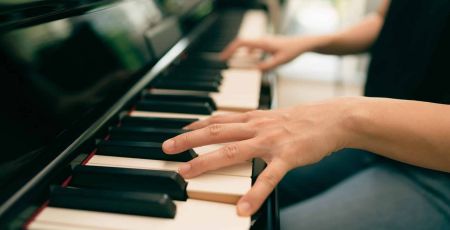 Digitaliser les cours de piano avec Brice fait du piano